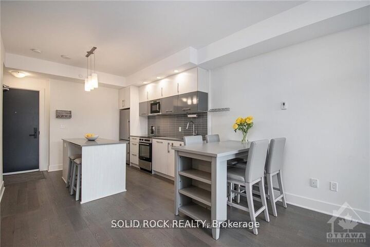 Property Photo: 255 Bay Street 213 ON K1R 5Z4
