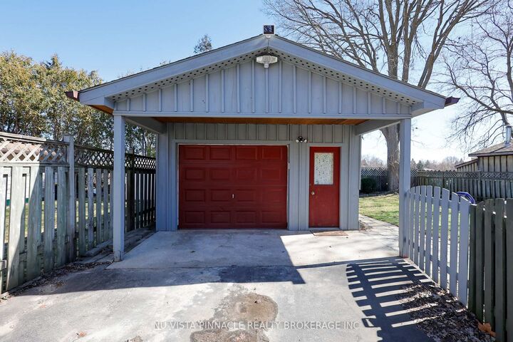 Property Photo: 1911 Crystal Crescent ON N5V 1H5