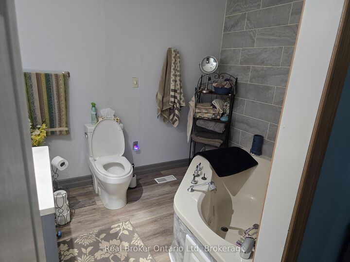 Property Photo:  525 Main Street W  ON N0G 2P0 