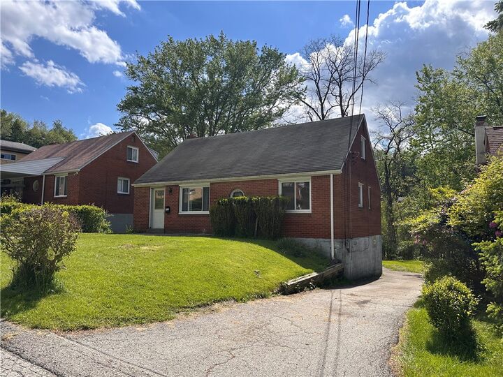 Property Photo: 221 Dorothy Dr PA 15235