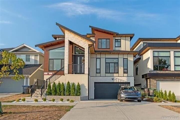 Property Photo:  16759 18 Avenue  BC V3Z 9X5 