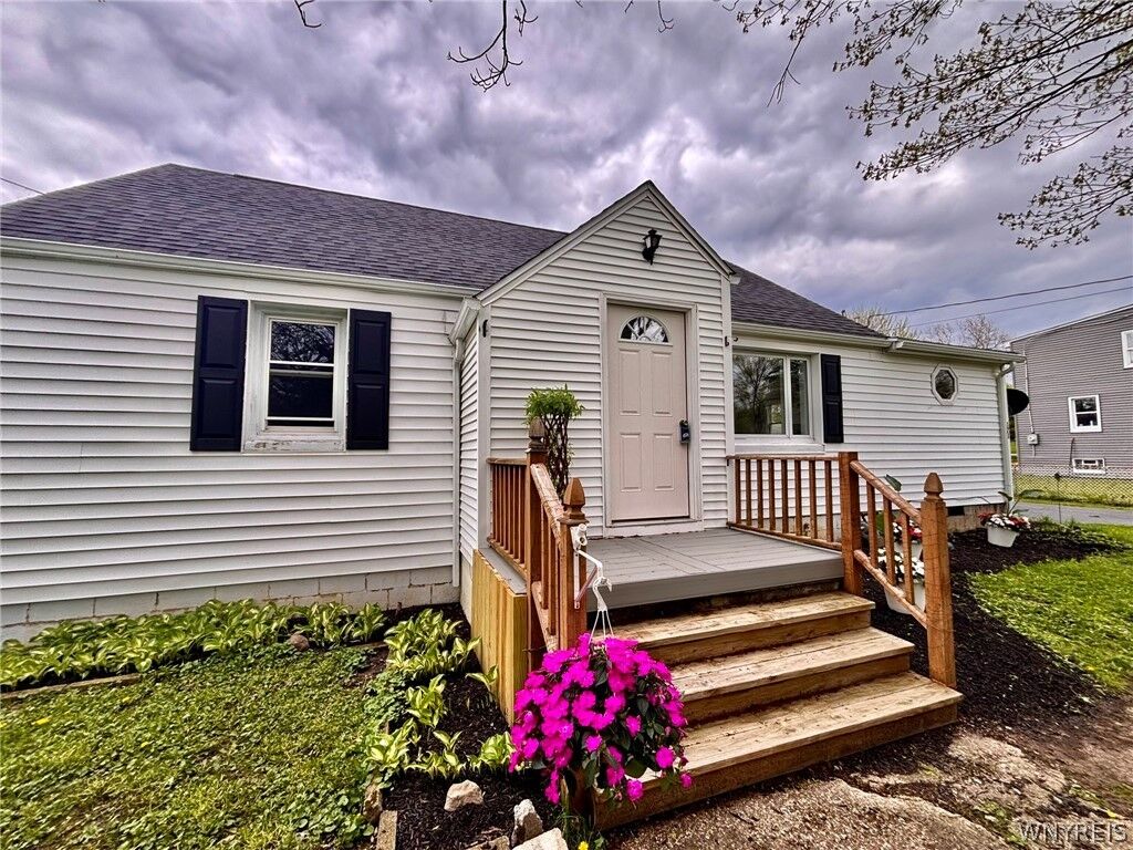 Property Photo:  171 S Blossom Road  NY 14059 