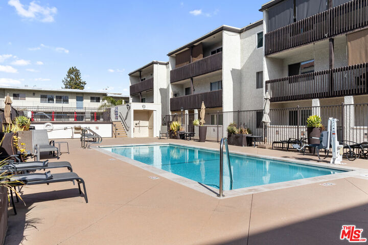 Property Photo:  5334 Lindley Ave  CA 91316 