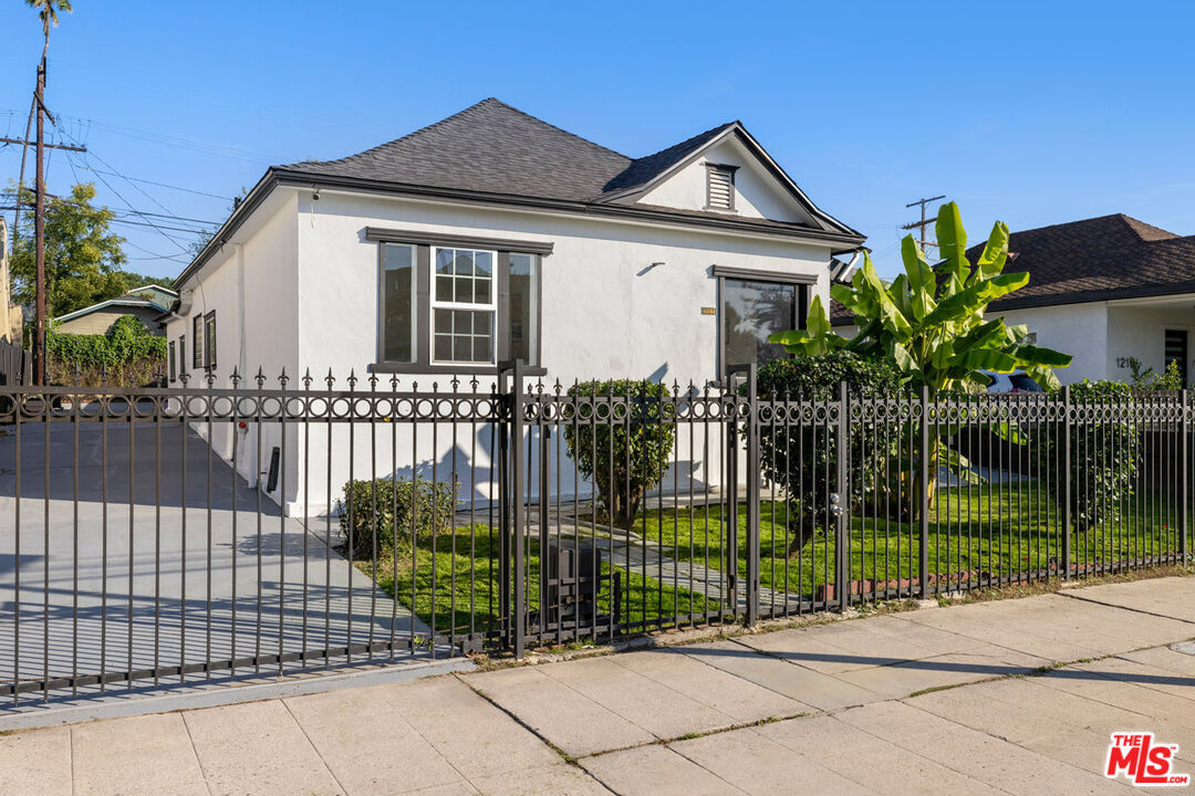 Property Photo: 1222 N Virgil Ave CA 90029