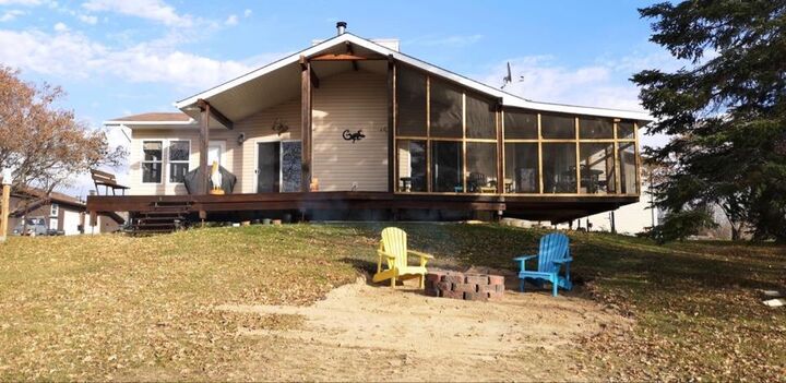 Property Photo:  4 Poplar Avenue  MB R0E 1E0 
