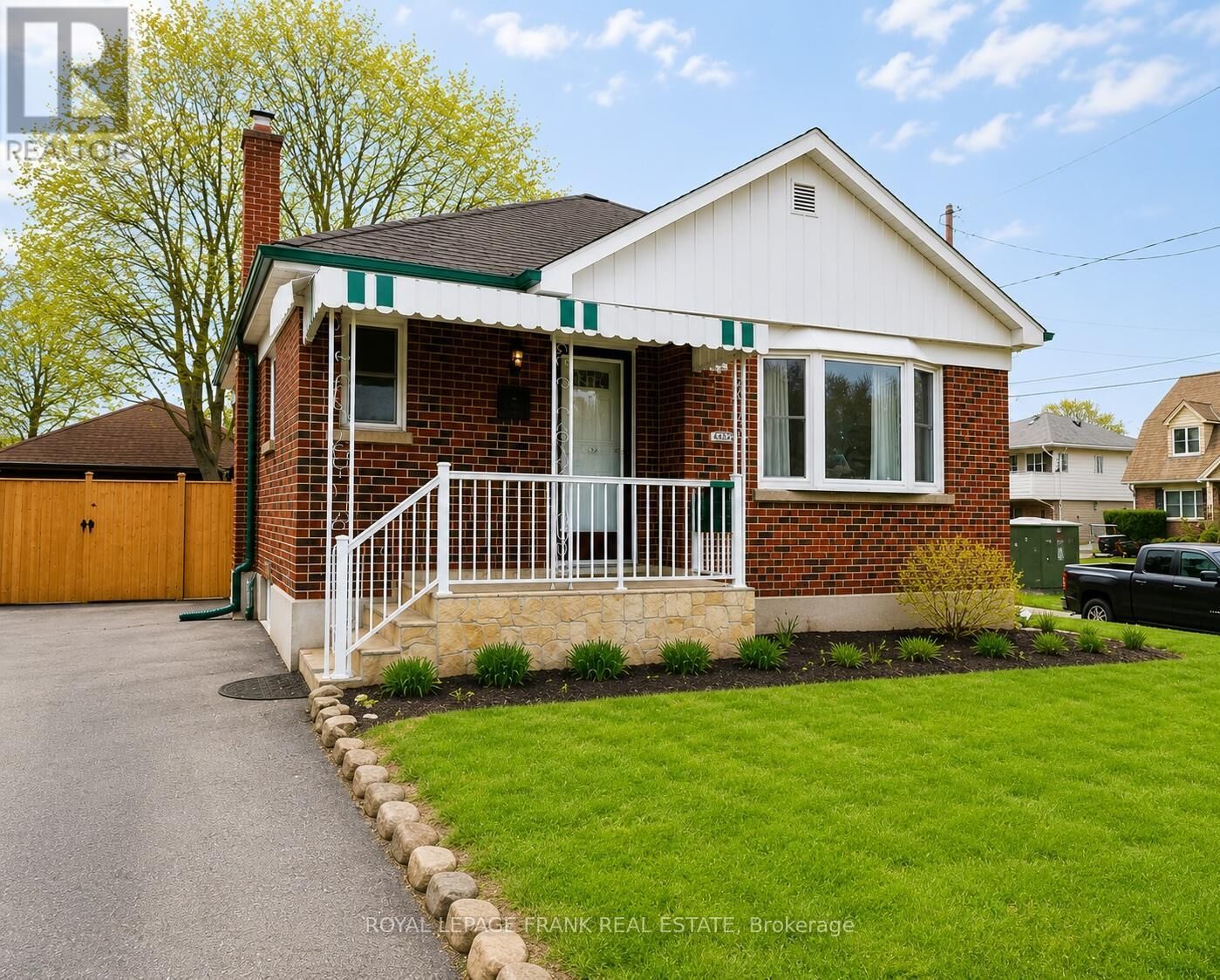 Photo de la propriété:  459 Colborne Street East Basement  ON L1G 1N3 