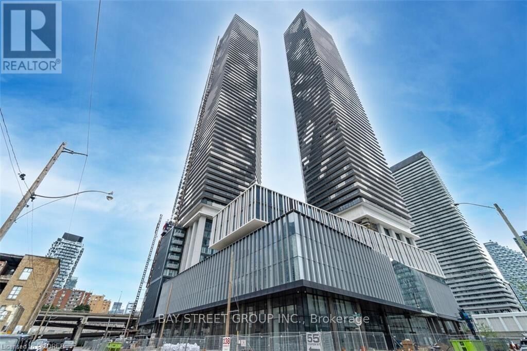 Property Photo:  55 Cooper Street 2215  ON M5E 0G1 
