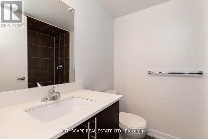 Property Photo:  1420 Dupont Street 1904  ON M6H 0C2 