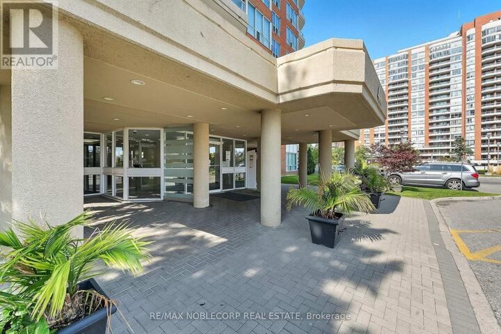 Property Photo:  400 McLevin Avenue 1603  ON M1B 5J4 