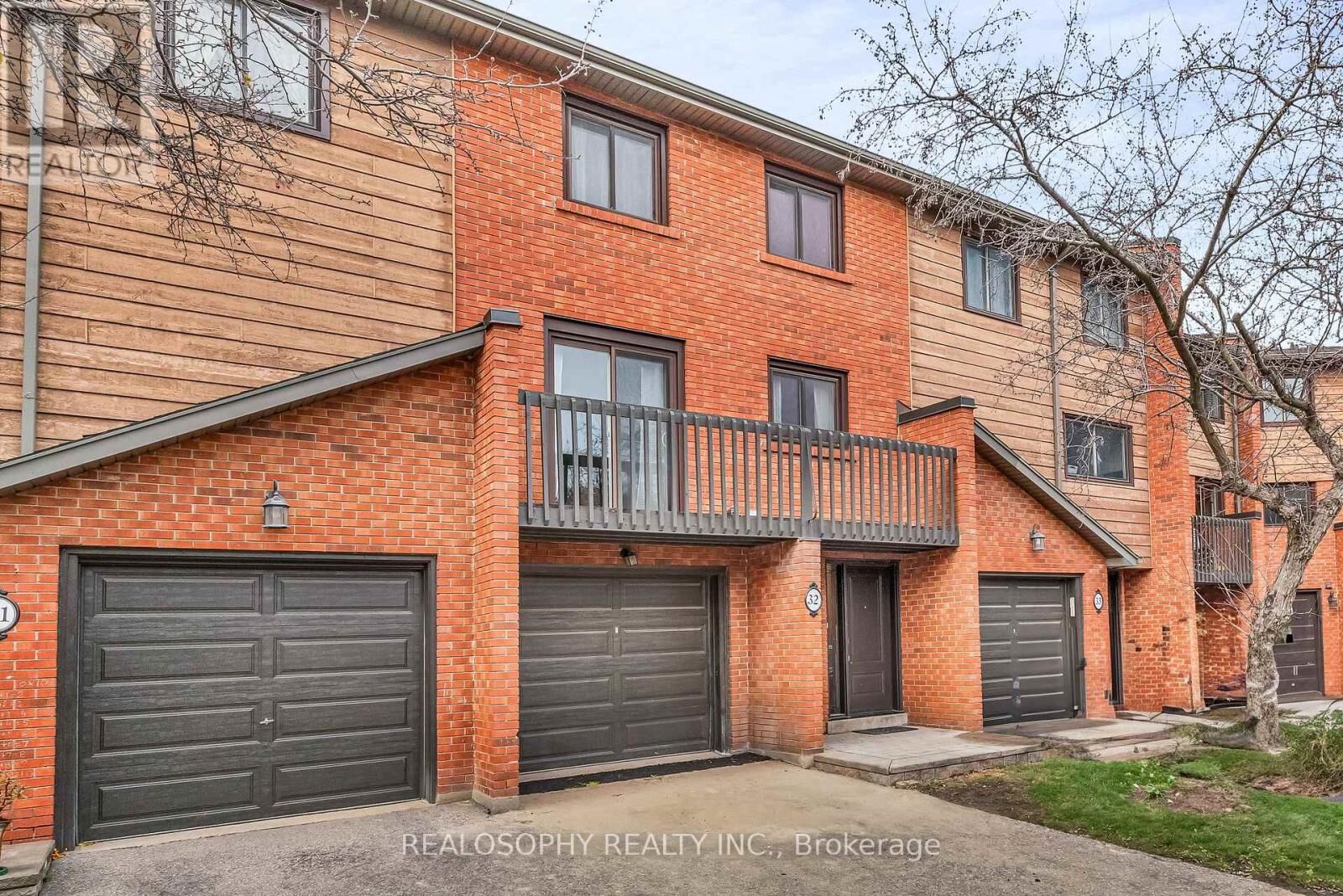 Property Photo:  4156 Fieldgate Drive 32  ON L4W 2N1 