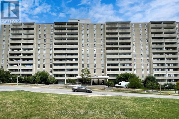 Property Photo:  2 Glamorgan Avenue North 213  ON M1P 2M8 