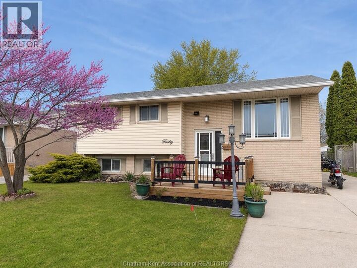 Property Photo:  40 Thornhill Crescent  ON N7L 4M3 