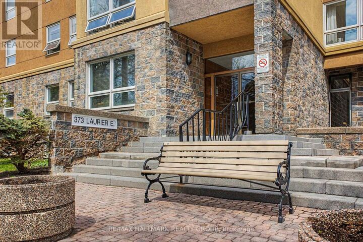 Property Photo:  373 Laurier Avenue East 405  ON K1N 8X6 