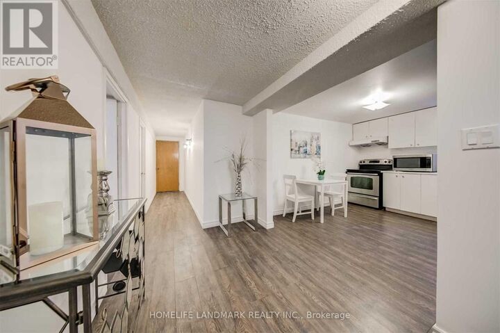 Property Photo:  2 Crayford Drive Lower  ON M1W 3B6 