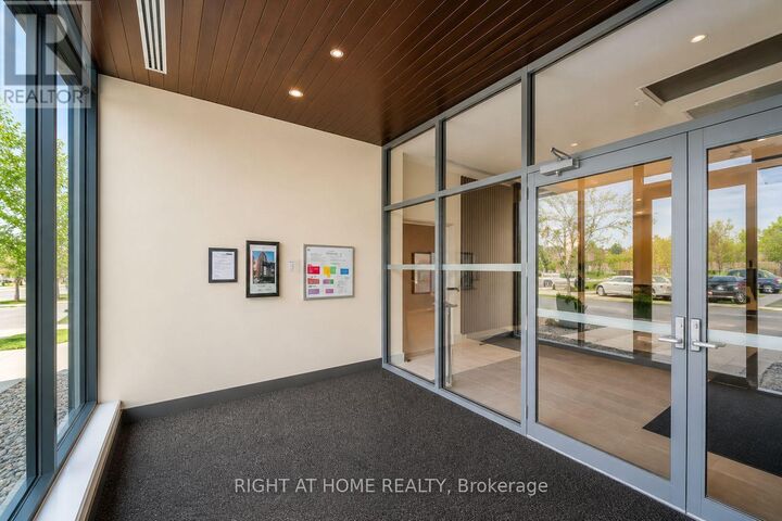 Property Photo:  741 King Street West 101  ON N2G 0E9 