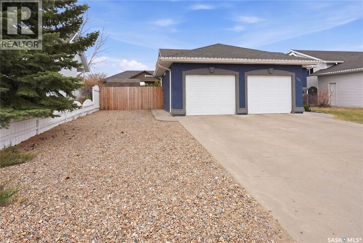 Property Photo:  131 15th Street  SK S0M 0E0 