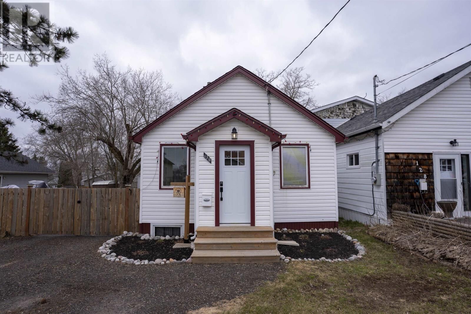 Property Photo:  130 Rockwood Ave S  ON P7B 4K2 