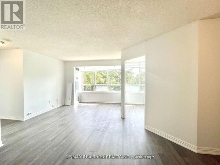 Property Photo:  5 Greystone Walk Drive 206  ON M1K 5J5 