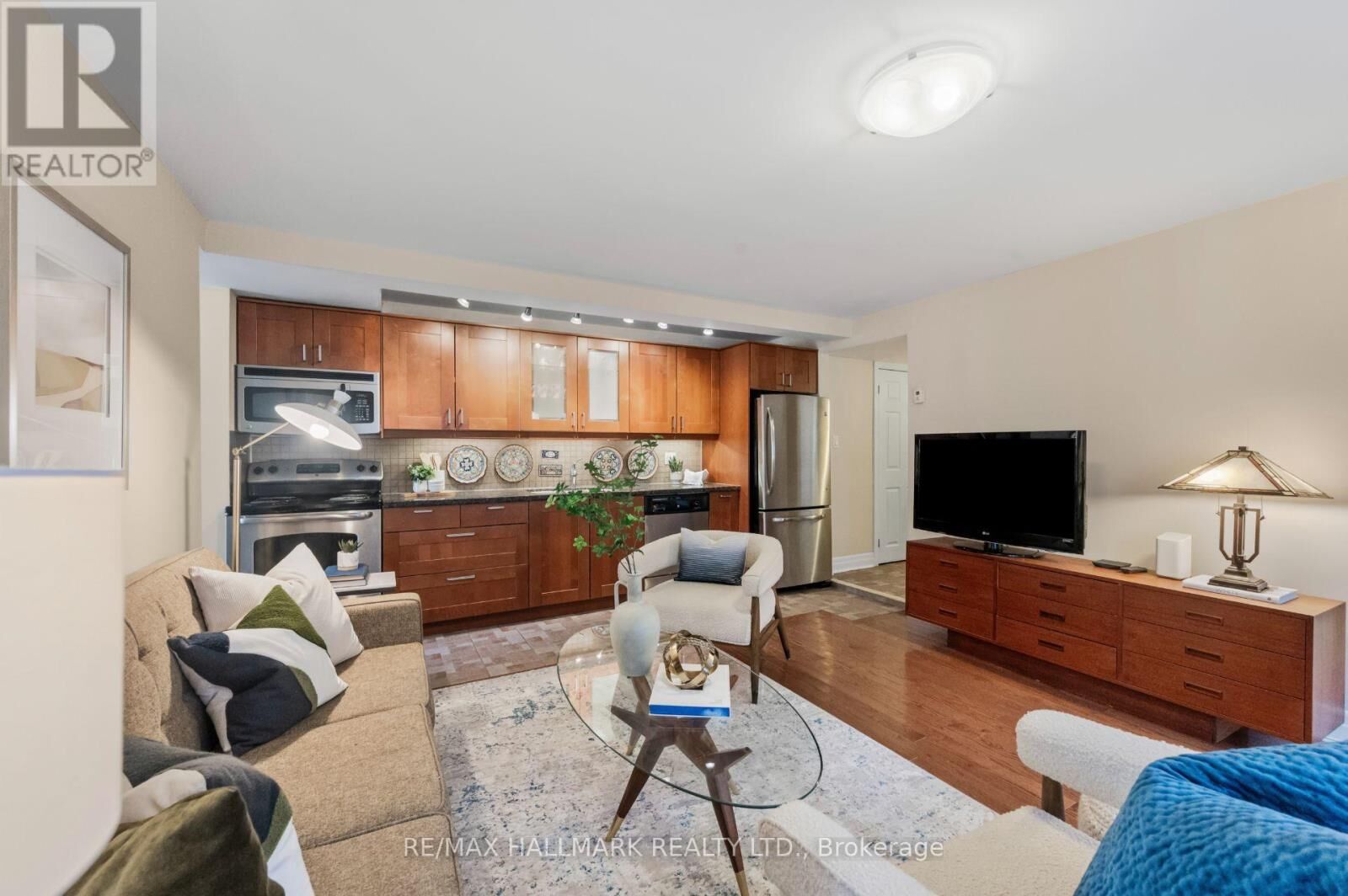 Property Photo:  27A Ridout Street  ON M6R 1Z3 