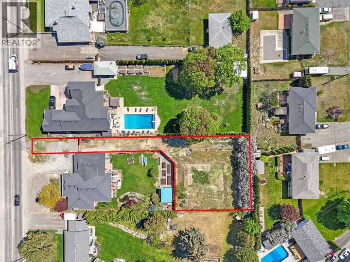 Property Photo:  2029 Parkcrest Avenue  BC V2B 4X2 