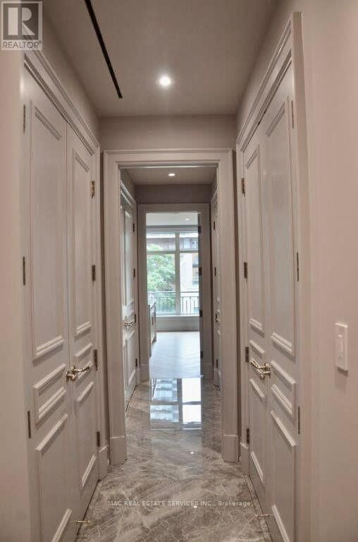 Property Photo:  1 St Thomas Street 4A  ON M5S 2B7 