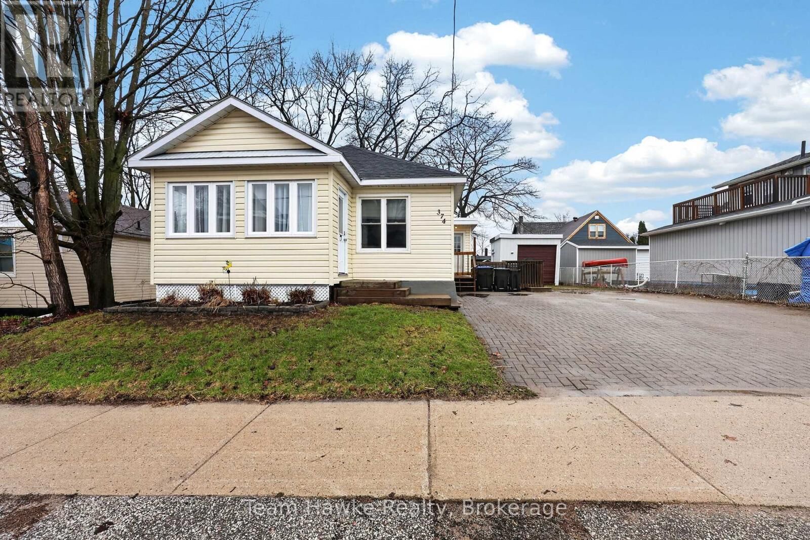 Property Photo:  374 Dominion Avenue  ON L4R 1N9 