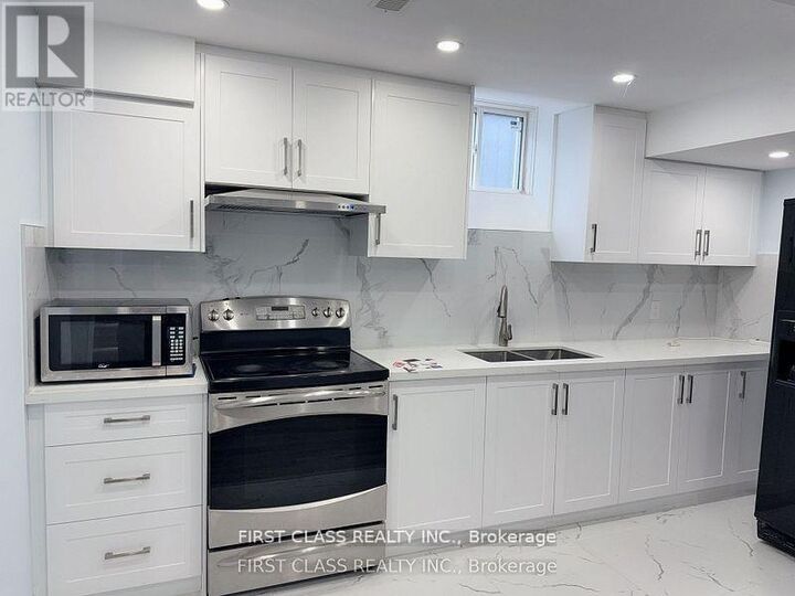 Property Photo:  44 Whippletree Drive  ON L9N 0X1 