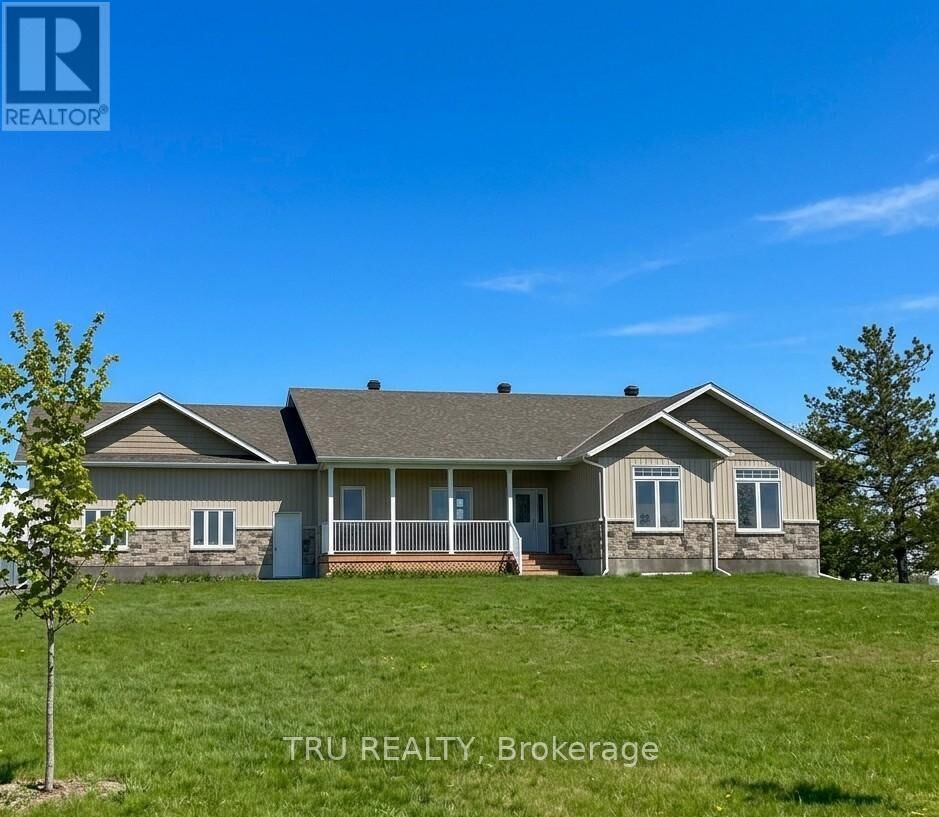Property Photo:  3654 Twin Elms Road Unit A  ON K0A 2Z0 