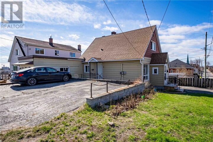 Property Photo:  2 Eyre Street  ON P3C 4A3 
