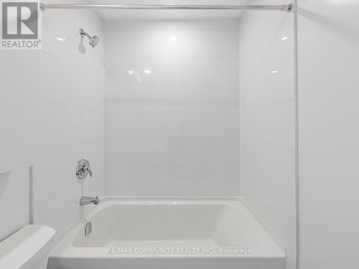 Property Photo:  50 O'Neill Road West 3210  ON M3C 0R1 