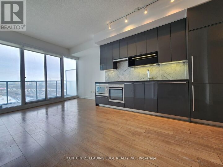 Property Photo:  115 McMahon Drive 709  ON M2K 0E3 