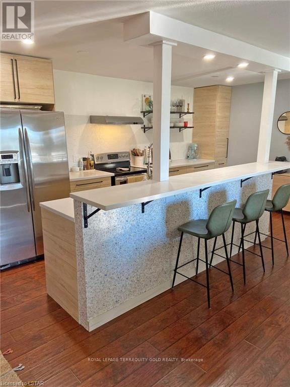 Property Photo:  2230 Trafalgar Street 325  ON N5V 4J9 