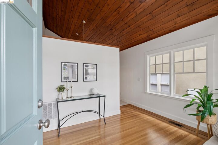 Property Photo:  5360 James Ave  CA 94618 