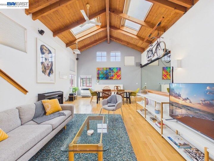 Property Photo:  2932 Filbert St 2  CA 94608 