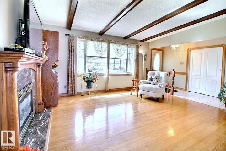 Property Photo:  9512 134 Avenue NW  AB T6E 1H7 