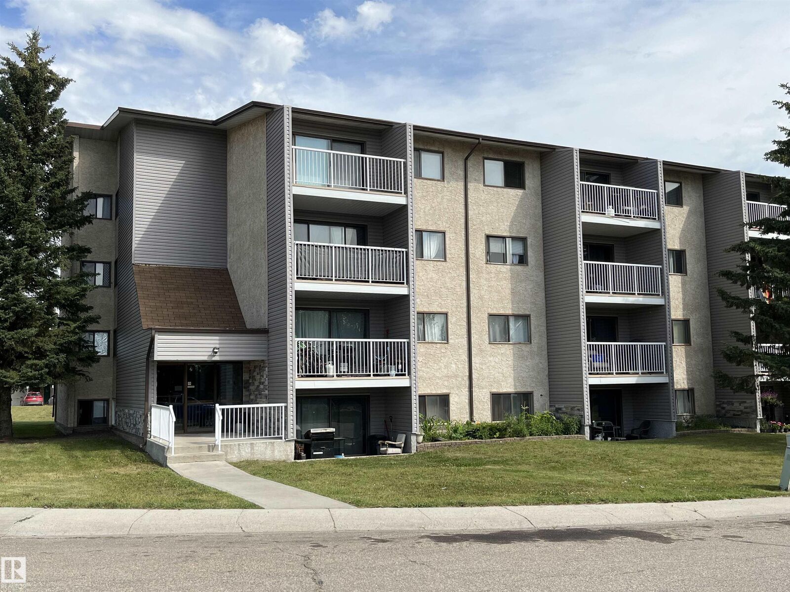 Property Photo:  51 Brown Street 205  AB T7Z 1P2 