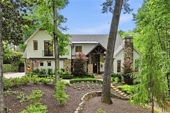 Property Photo:  625 W Northway Lane  GA 30342 