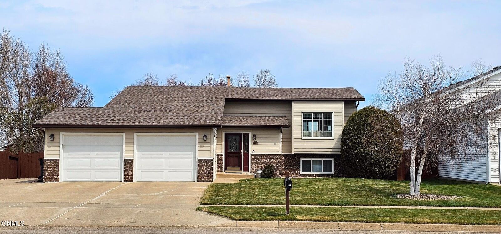 Property Photo:  1208 19th Street SE  ND 58554 