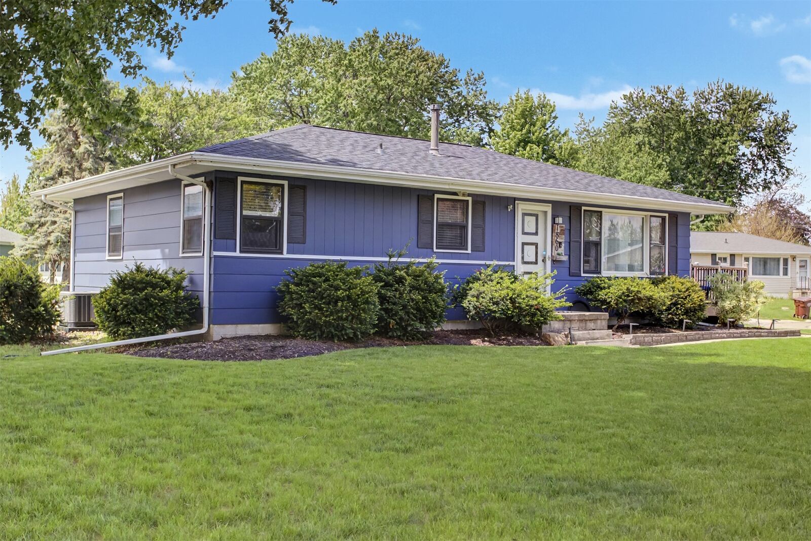 Property Photo:  1860 9th Street Place  IA 50201 