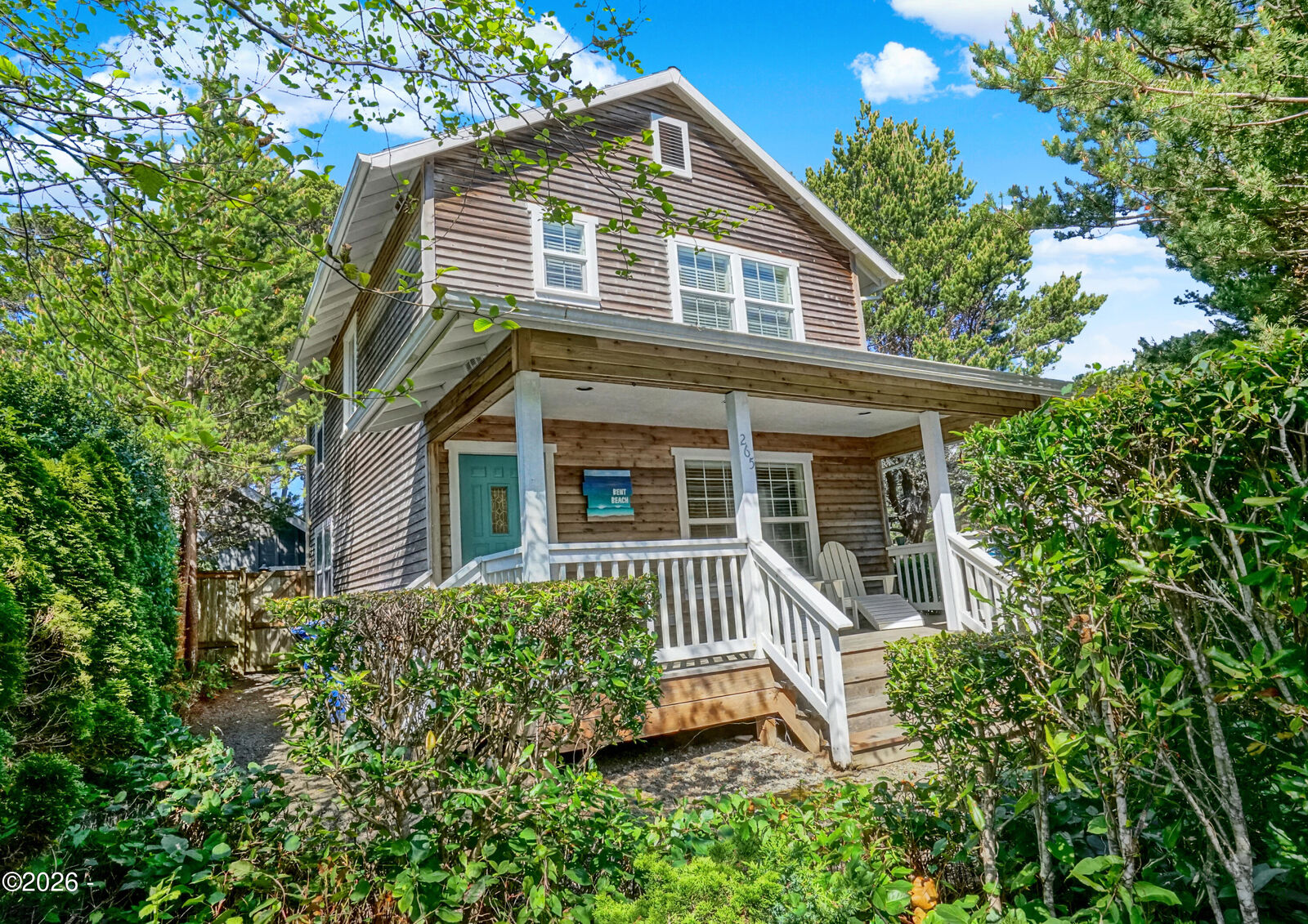 Property Photo: 265 Bunchberry Way OR 97341