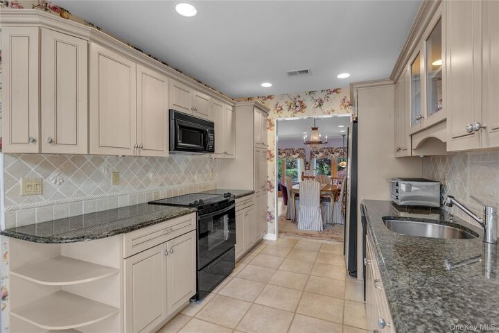 Property Photo:  7 Northgate Court  NY 11747 