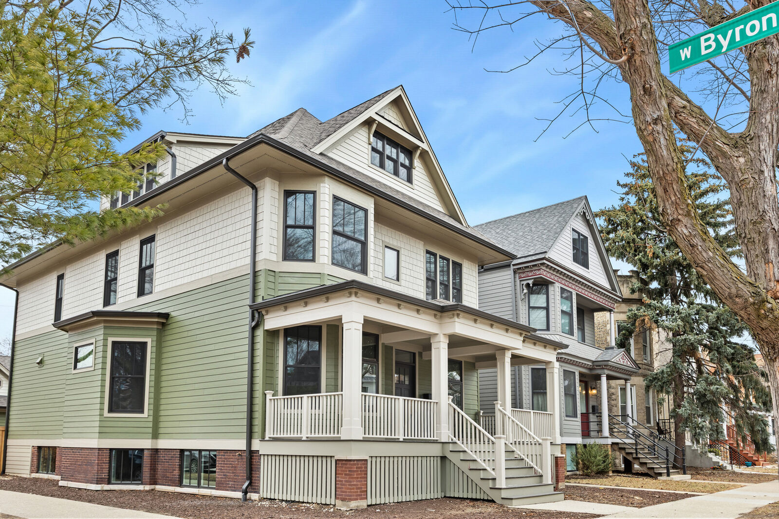 Property Photo: 3902 N Hamilton Avenue IL 60618