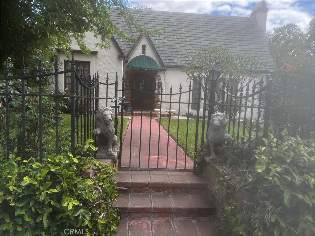 Property Photo: 4579 University CA 92501