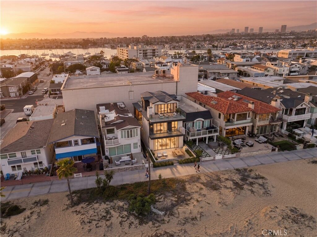 Property Photo:  306 E Oceanfront  CA 92661 