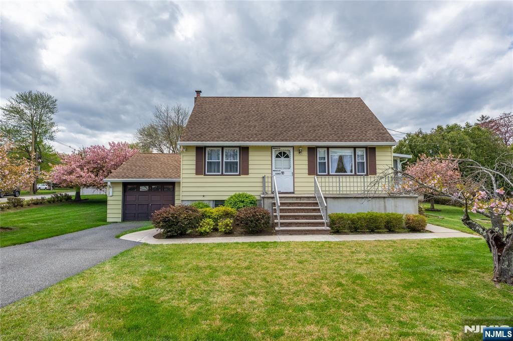 Property Photo:  1045 Preakness Avenue  NJ 07470 