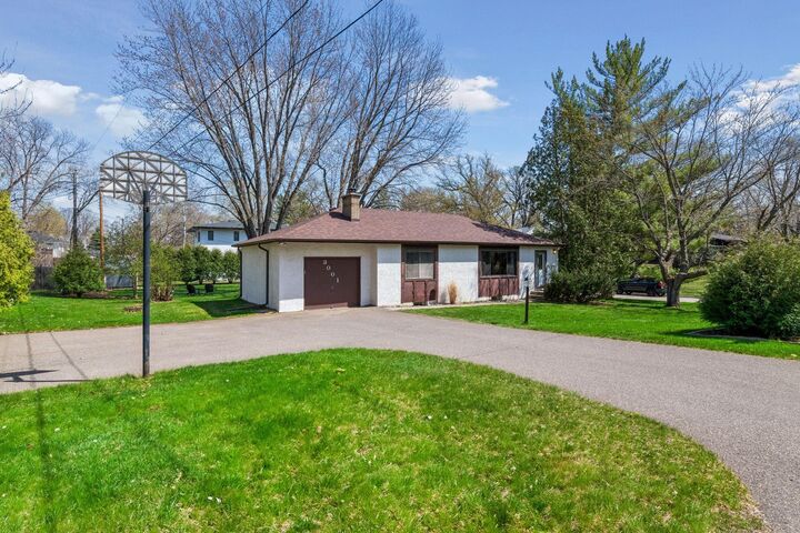Property Photo:  3001 Groveland School Road  MN 55391 