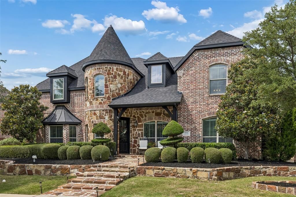 Property Photo:  5016 Apache Circle  TX 75034 