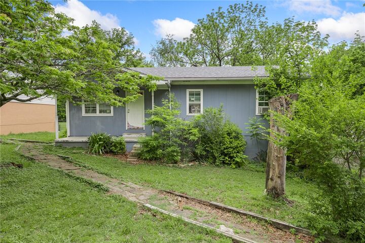 Property Photo:  513 S Ash Street  AR 72601 