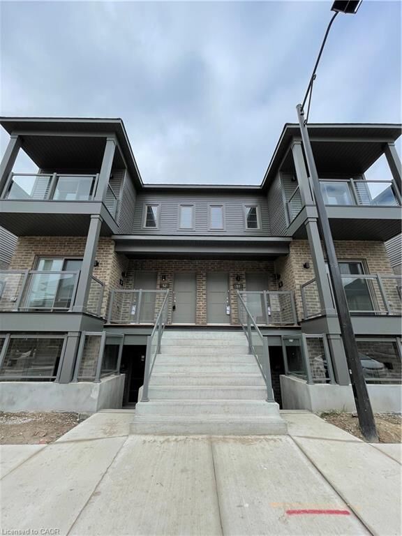 Property Photo:  205 West Oak Trail 52  ON N2R 0R9 