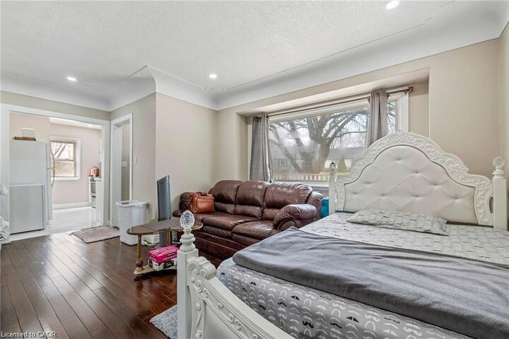 Property Photo:  38 Lake Avenue N  ON L8E 1L3 